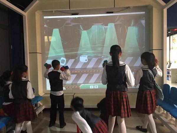 韩端科技携手前海港湾学校体验机器人编程