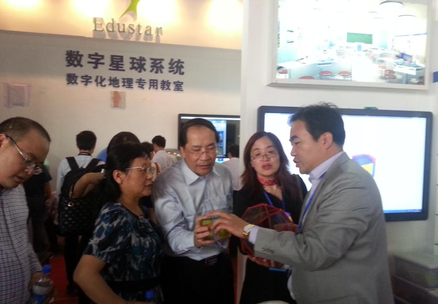 中教启星璀璨亮相“第67届中国教育装备展” 图片3.jpg