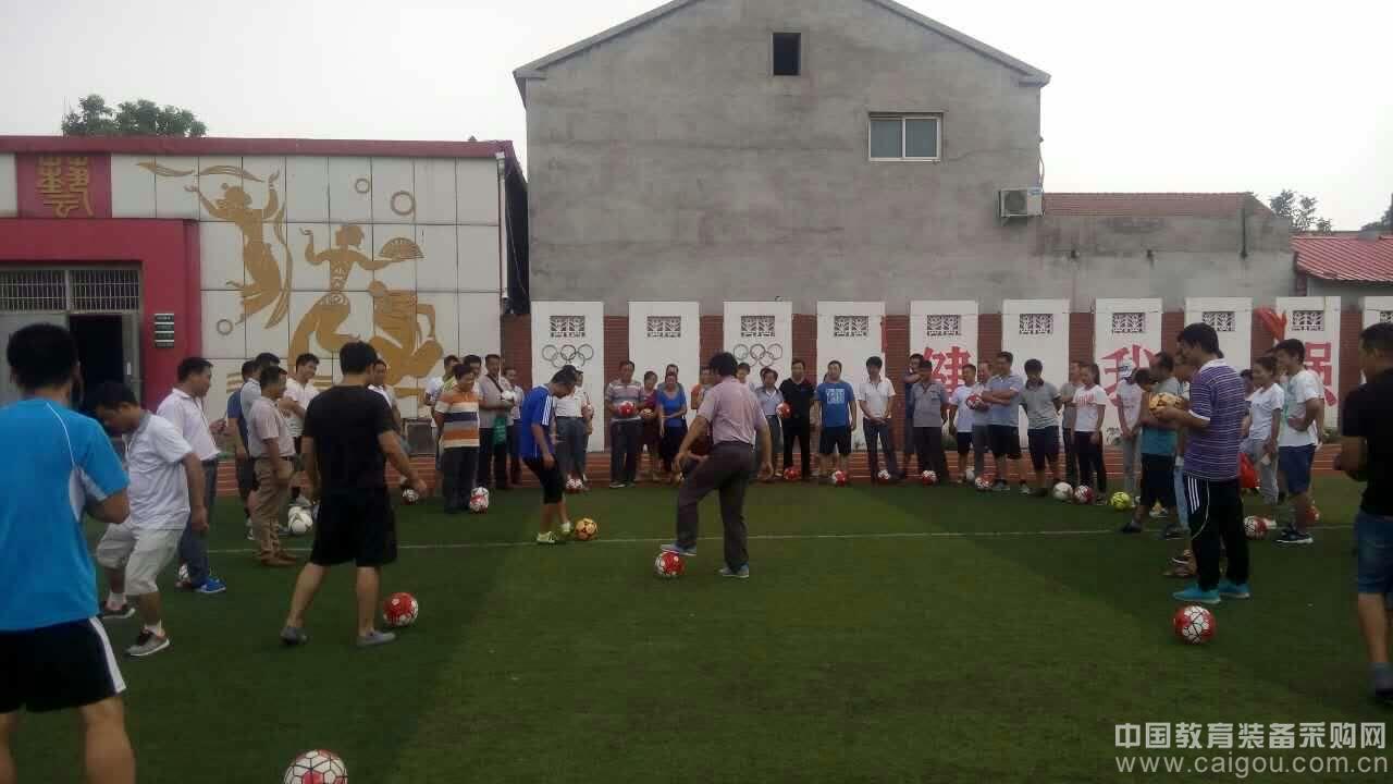 河北邯郸:曲周体育教师暑假足球培训忙