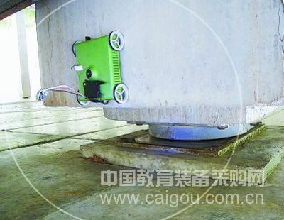南理工学生研制出飞檐走壁机器人