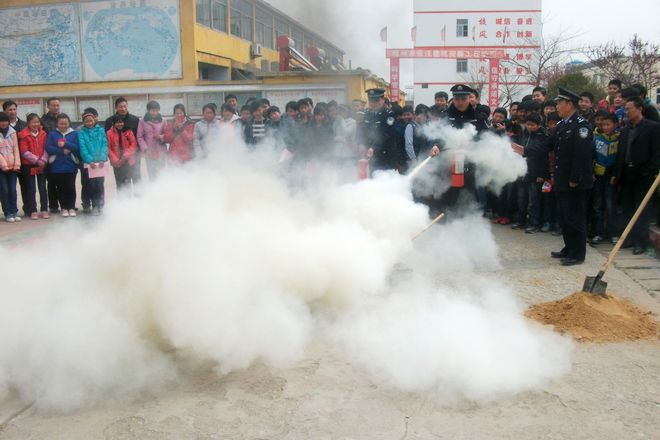 张汪镇:筑牢冬季校园安全“防火墙”