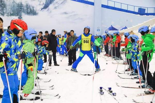 “冷”运动“热”起来 河北冰雪运动进校园