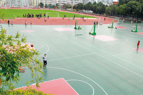 四川绵阳中学采用 PSP 地板建校园操场