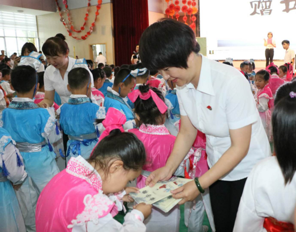 校园飘逸书香 书香浸润生命 ——新疆温宿县第二小学图书馆