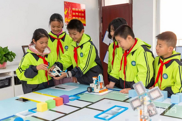 创新教育结硕果 安徽肥东县在WRCF世界机器人总决赛中获佳绩