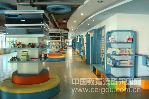 北京、南京两地装备部门组团考察观摩成都市学校装备