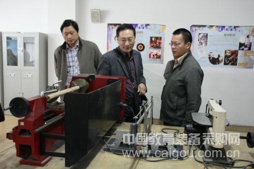 北京、南京两地装备部门组团考察观摩成都市学校装备