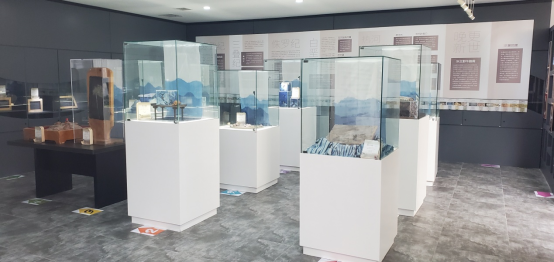 《洪荒印記 古生物化石科普展》在北京市趙登禹學校正式啟幕