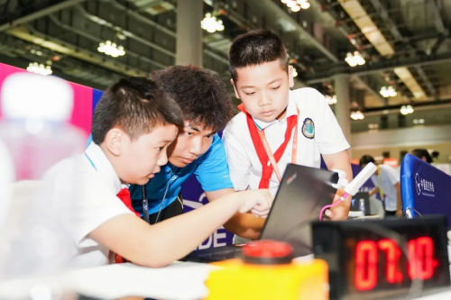 全國青少年無人機大賽：心系教育，高巨創新為青少年插上夢想飛翼