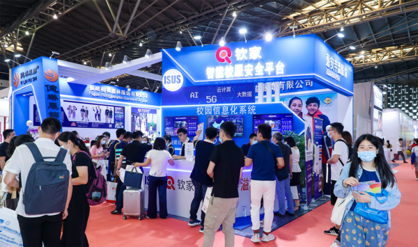 大咖蒞臨·簽約不斷·云上展覽，智能校服引領中國校服流行趨勢！
