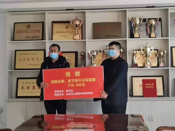 藍鉆卓越貢獻獎新世紀教育：用“新”思維辦“新”教育