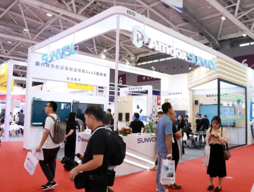 安道亮相深圳國際全觸與顯示展，展示最新商顯研發成果！