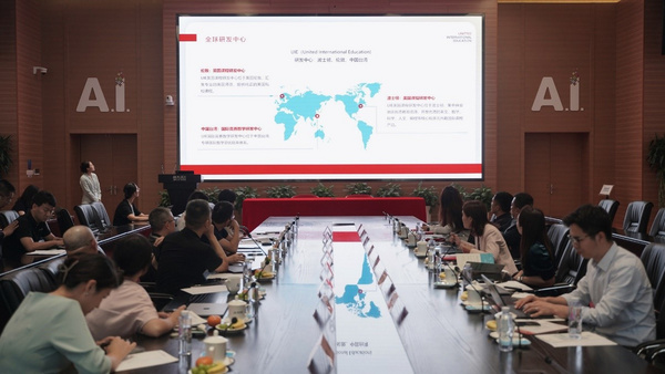 科大讯飞AI学习机与ETS中国签署战略合作协议：将引入托福青少内容
