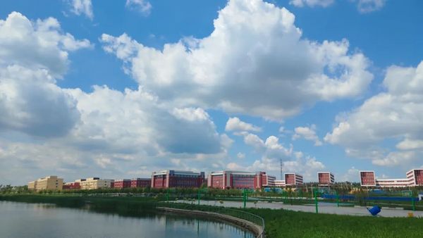 黑龍江工商學院：多功能體育場館，讓你變更好！