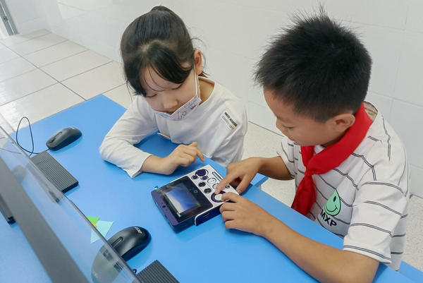 开学第一课，威盛创造栗将人工智能带进郑州航空港区