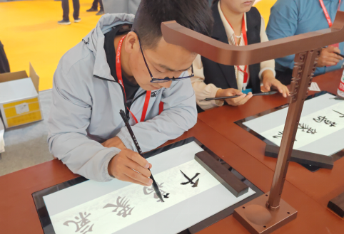 华文众合亮相2023甘肃省教育装备展示会，助力书法教育高质量发展