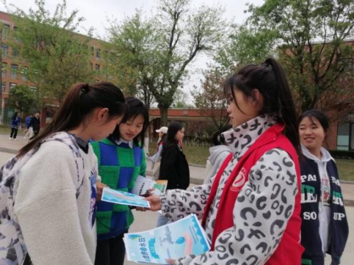 学习雷锋精神，我们这样做