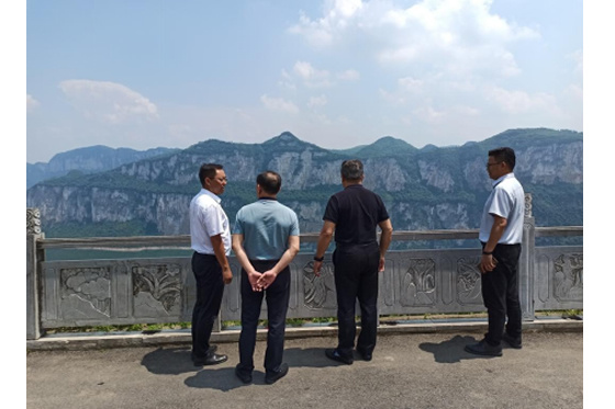 貴州民族大學校長王林一行赴黔西市開展調研并為學校教學實踐基地揭牌