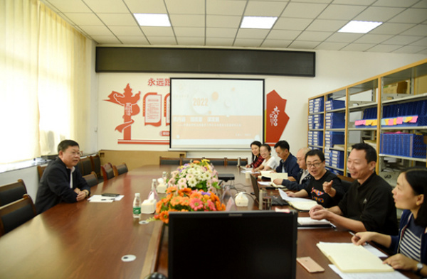 阿壩師范學院向武校長到外國語學院和教師教育學院進行評估模擬訪談