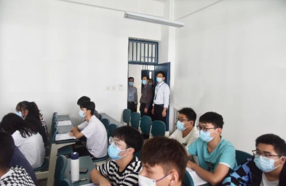 河南工學院領導深入課堂開展教學巡視工作
