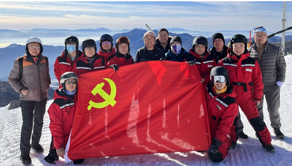 山东师范大学教师参与完成2022年北京冬奥会冰状雪赛道制作工作