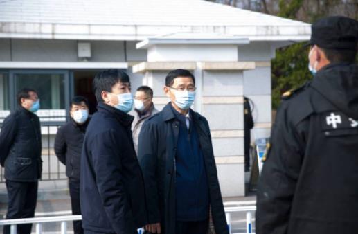 大連理工大學郭東明校長調研疫情防控工作并慰問一線工作人員