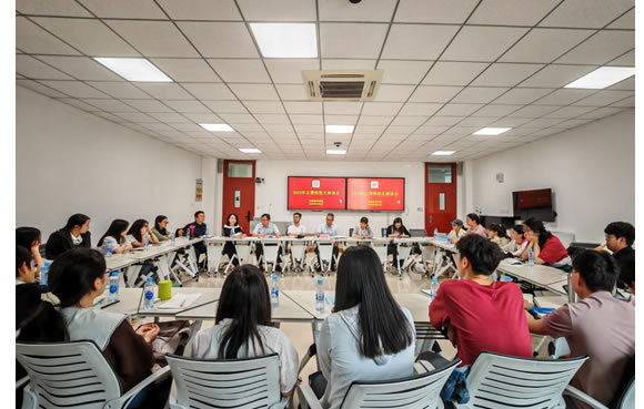 江西科技師范大學召開公費師范生座談會