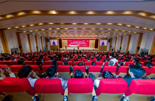 江西科技師范大學黨委書記裴鴻衛出席第二屆全國職業院校青年教師發展研討會暨天津職業技術師范大學建校45周年改革發展大會并作總結發言