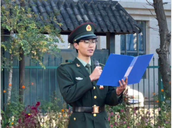 1728360493255694.jpg 黑龍江中醫藥大學舉行慶祝中華人民共和國成立75周年主題升旗儀式