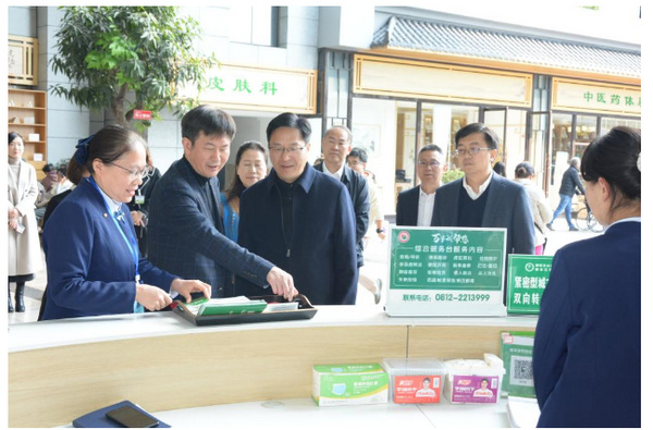 攀枝花學院校長李興貴深入各單位調研指導工作