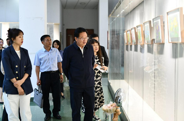 云南民族大学举行美术与书法专业硕士毕业创作展暨硕士点建设研讨会