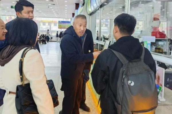 1749603843119142.jpg 甘肃民族师范学院副校长牛永有带队检查一卡通项目实施情况