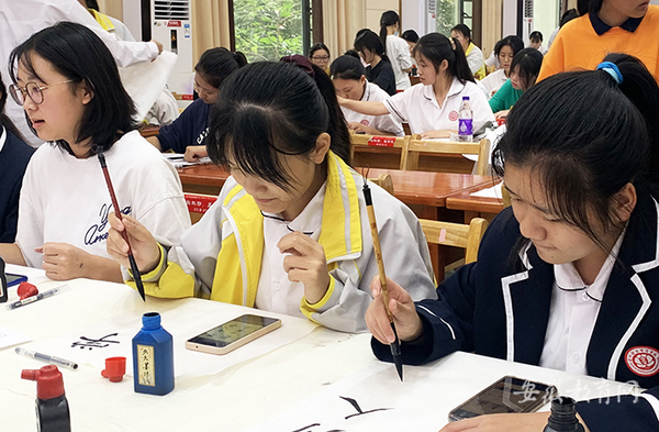 亳州幼儿师范学校举行师生书写大赛 推广规范字应用
