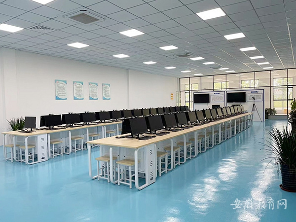 合肥信息技术职业学院中国声谷人工智能和软件开发人才实训室通过全面验收