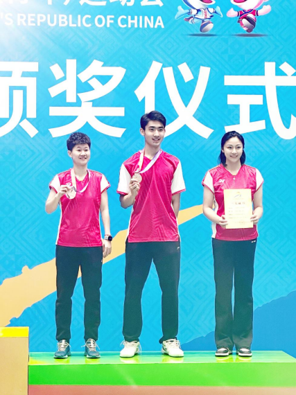 中国地质大学（武汉）学子在首届学青会羽毛球高校组比赛中获佳绩