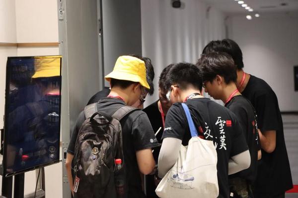 創造歷史！上海交大云漢交龍戰隊榮獲RoboMaster首個三冠王！
