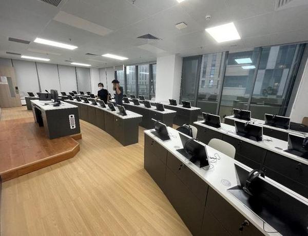 广东外语外贸大学知识城校区进德楼课室改造为语音实验室