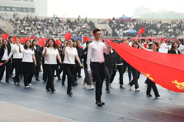 重慶師范大學舉辦第五十七屆春季田徑運動會