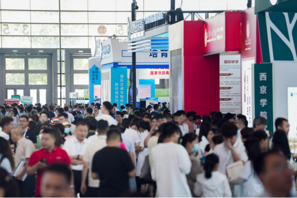 第十一屆陜西高等教育博覽會在西安國際會展中心成功舉辦